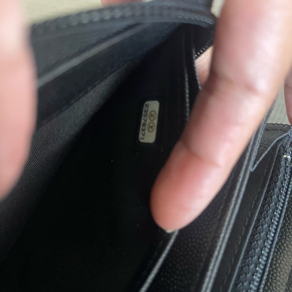 CHANEL So Black Caviar Quilted Wallet - Picture 8 of 9